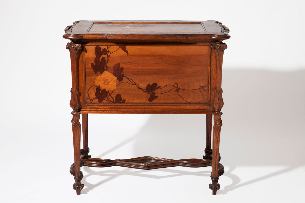 Galle Commode